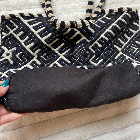 NWOT Black and Cream Fall Patterned Tote Bag - Picture 4 of 7